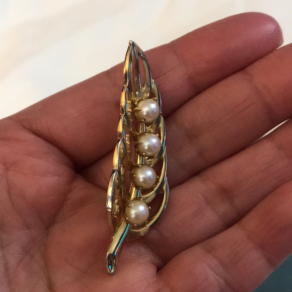 ⚡️FINAL PRICE⚡️ VTG Pearl Leaf Brooch - Picture 5 of 6